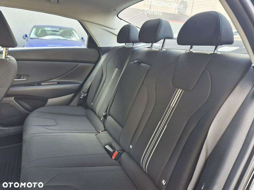 Hyundai Elantra - 26