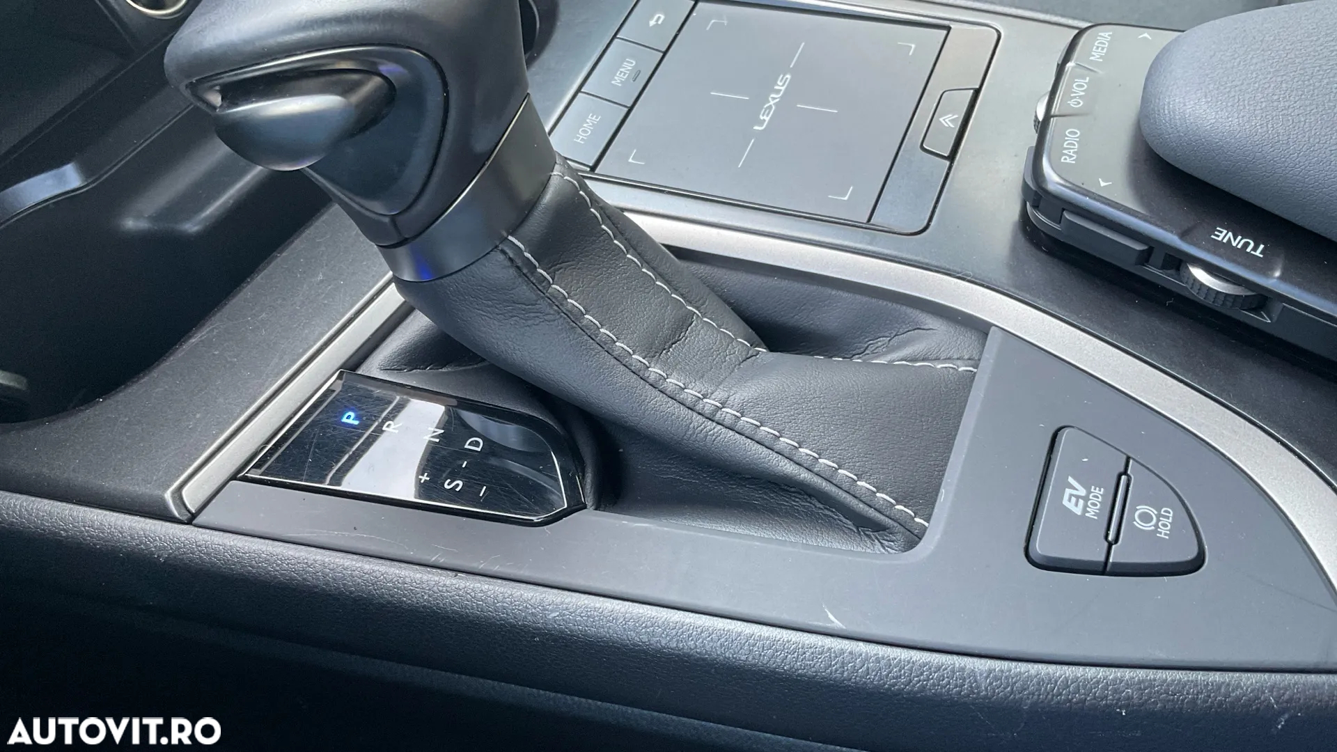 Lexus UX 250h Business Edition - 25