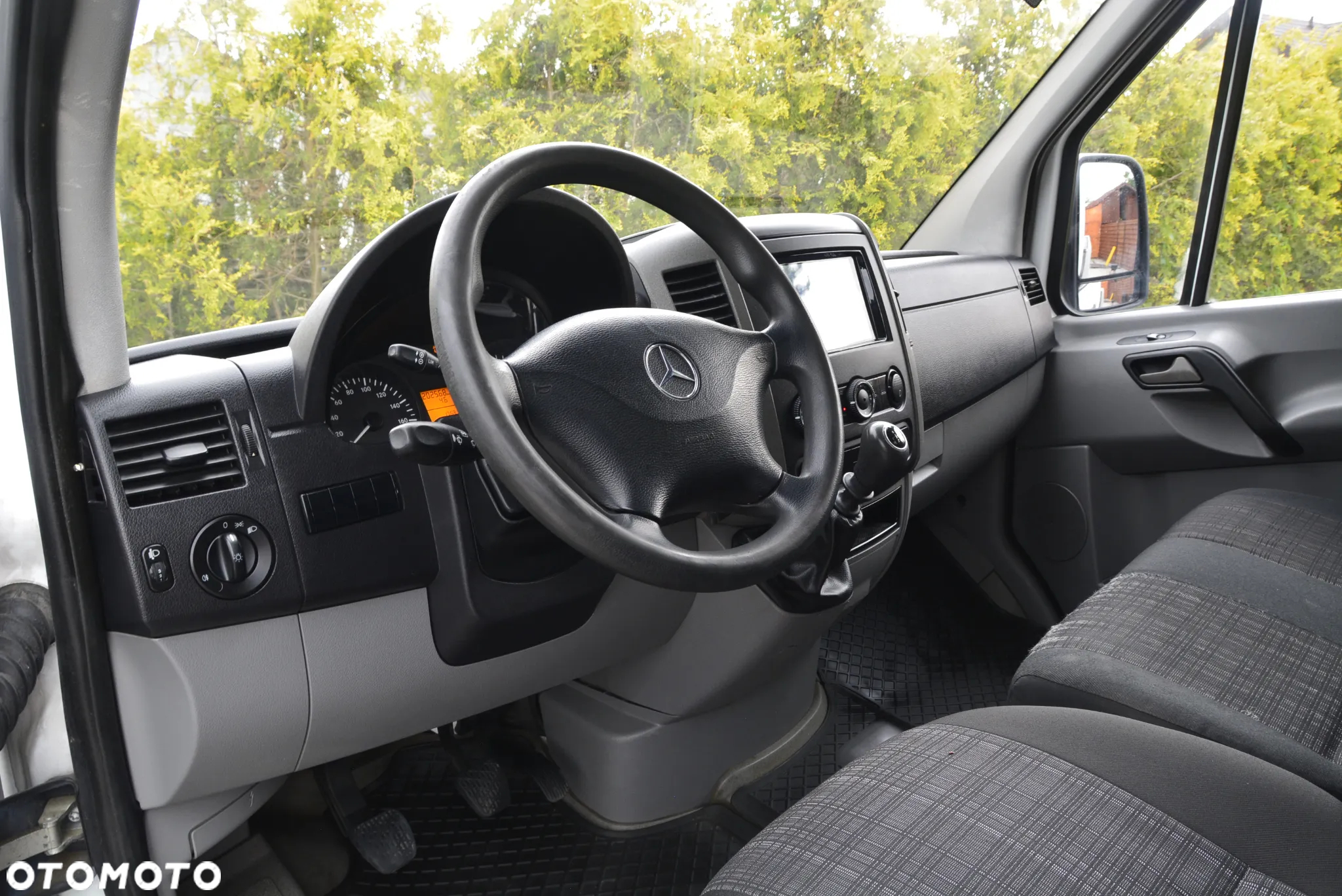 Mercedes-Benz Sprinter - 4