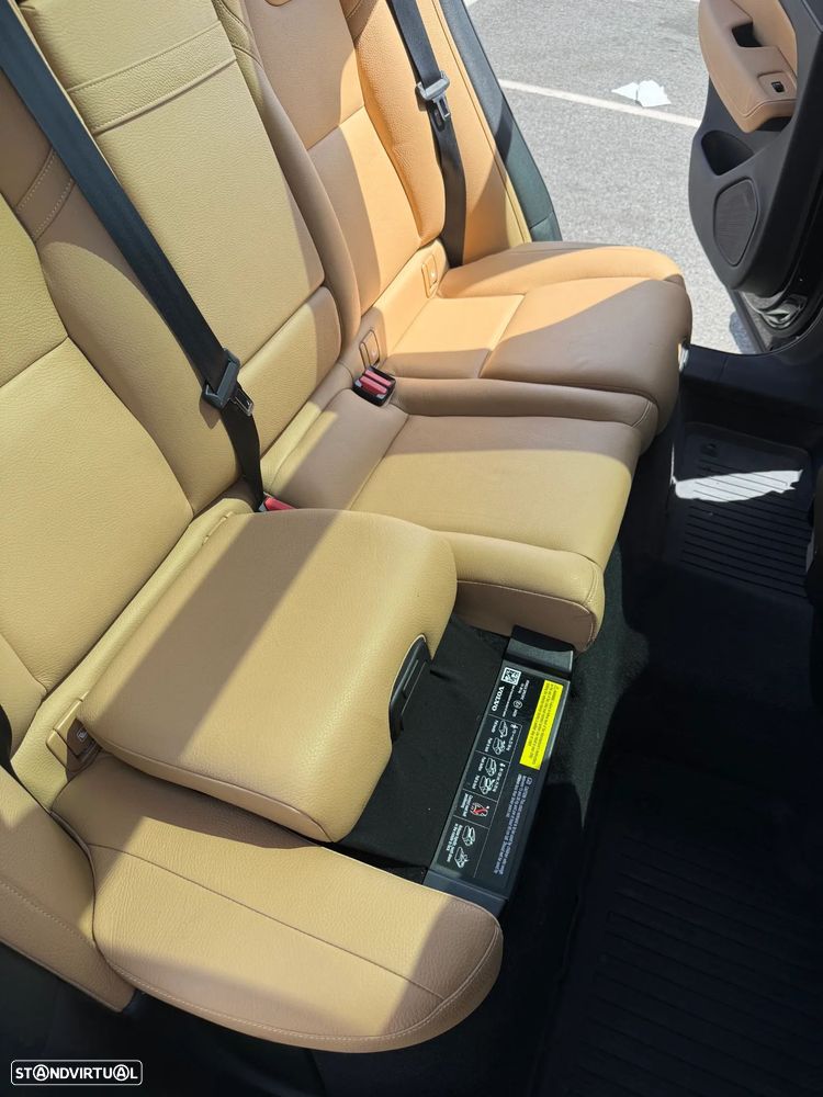 Volvo XC 60 2.0 D4 Inscription AWD Geartronic - 32