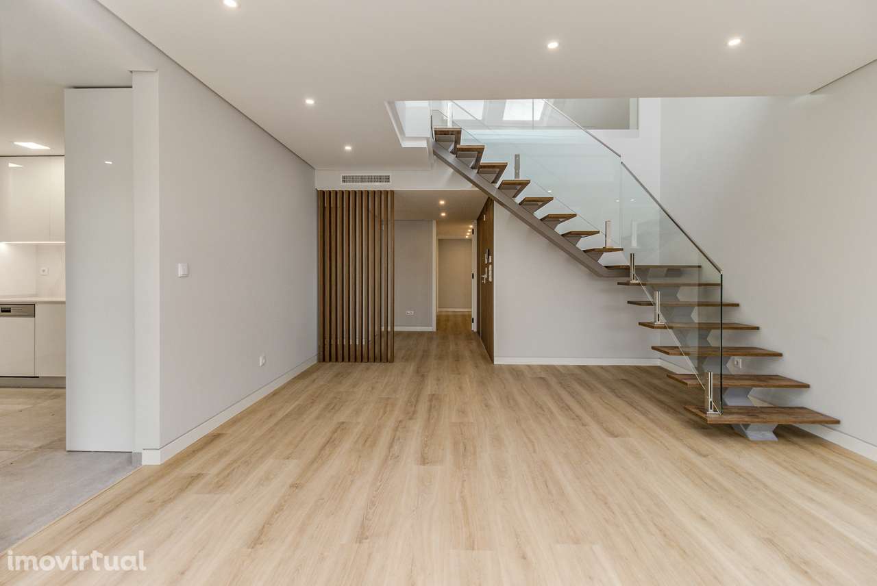 APARTAMENTO T3+1 DUPLEX CENTRO CARCAVELOS - Grande imagem: 3/43