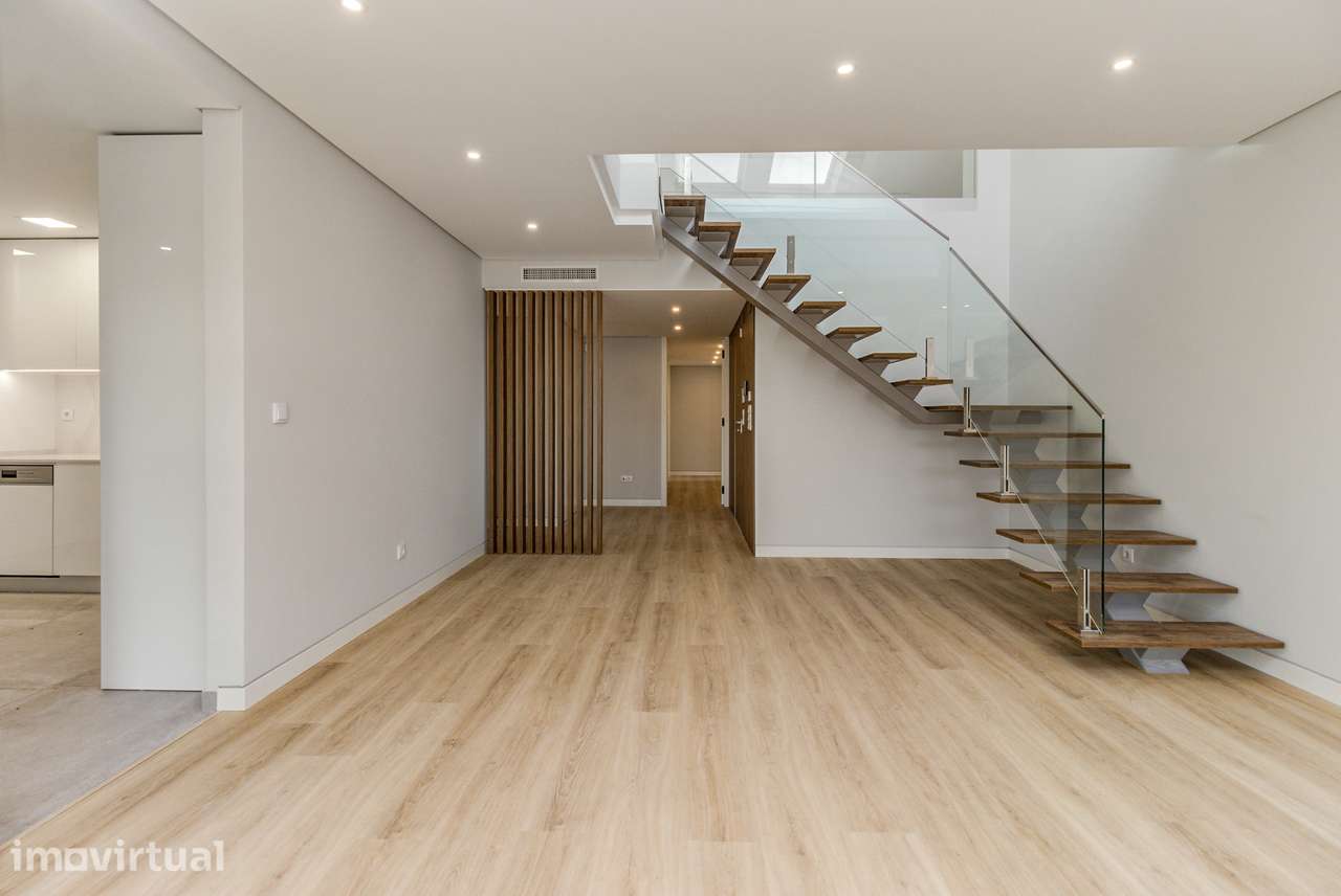 APARTAMENTO T3+1 DUPLEX CENTRO CARCAVELOS - Grande imagem: 2/43