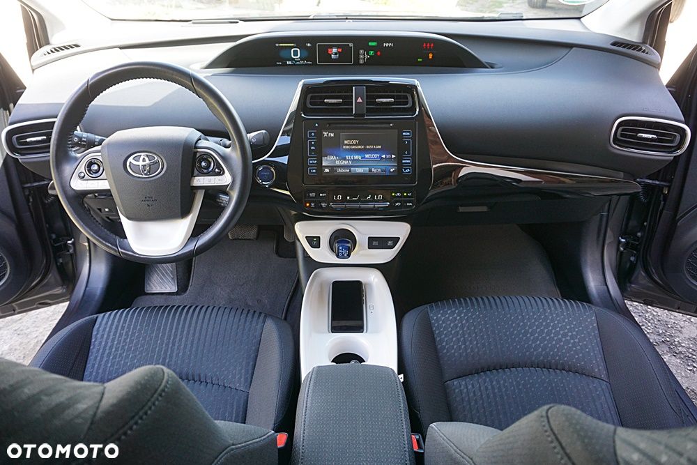 Toyota Prius Hybrid Executive - 17