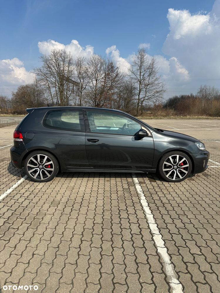 Volkswagen Golf - 10