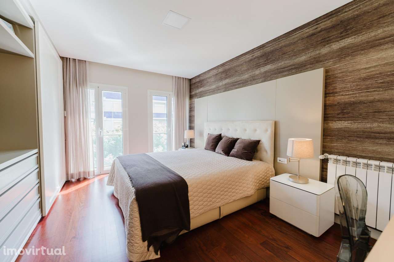 Apartamento T4 | Avenida Marquês de Tomar, Lisboa — Três... - Grande imagem: 2/29