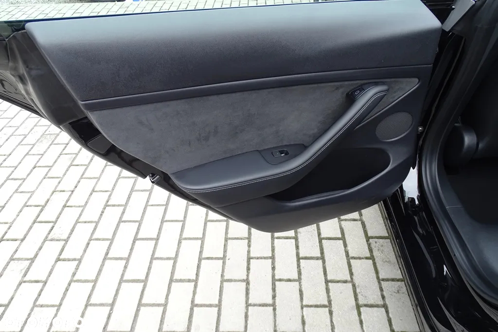 Tesla Model 3 Langstreckenbatterie Allradantrieb Dual Motor - 28