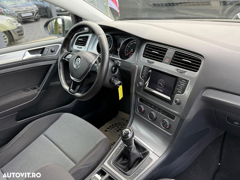 Volkswagen Golf - 10