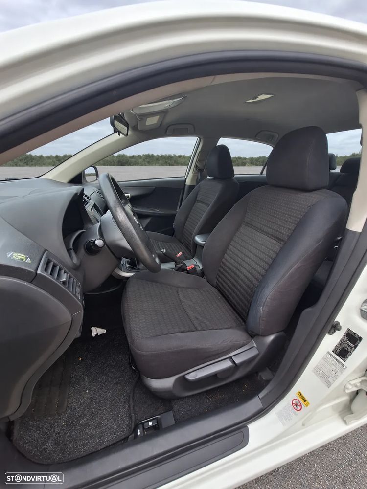 Toyota Corolla 1.4 D-4D Premium Plus - 4
