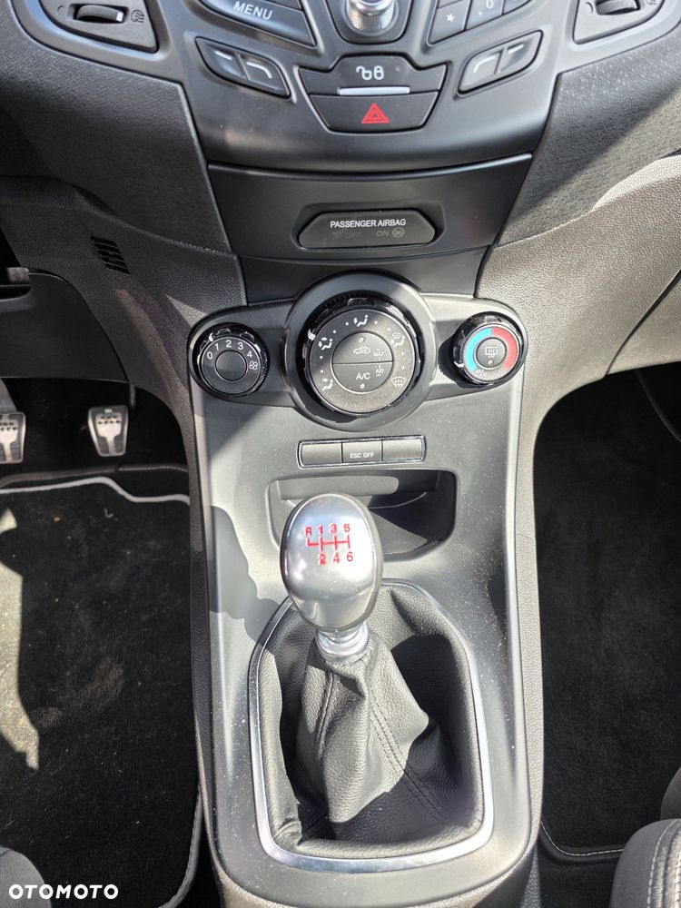 Ford Fiesta 1.6 EcoBoost ST - 21