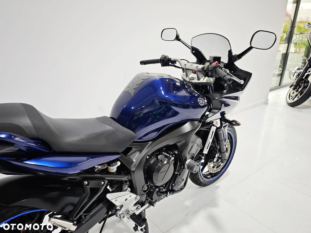 Yamaha FZ - 11