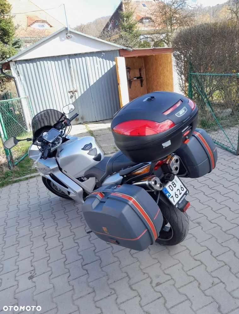 Honda VFR - 8
