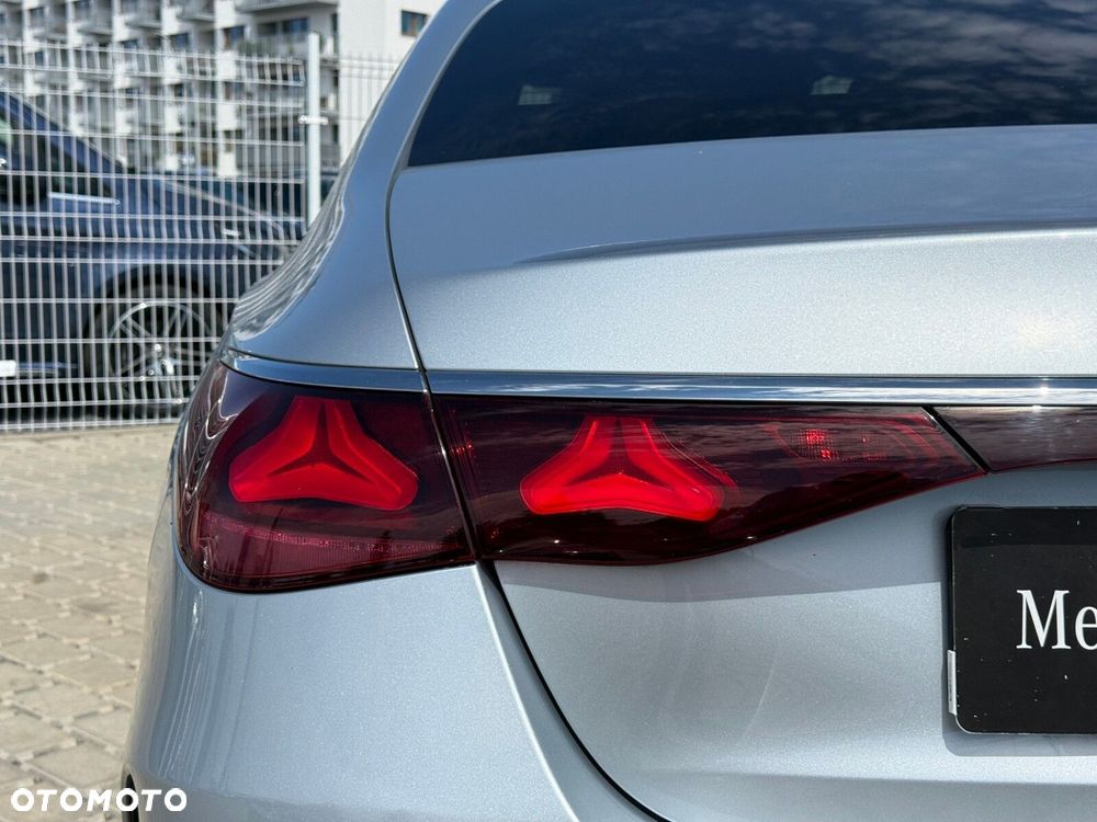 Mercedes-Benz Klasa E 220 d mHEV 4-Matic AMG 9G-Tronic - 15