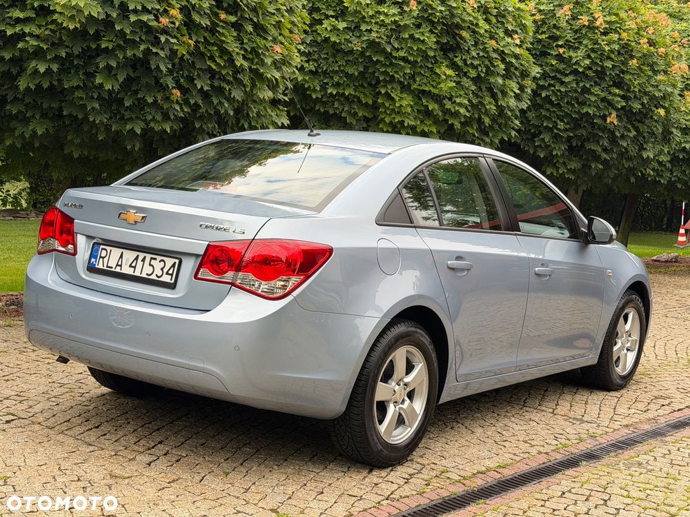 Chevrolet Cruze 1.6 - 4