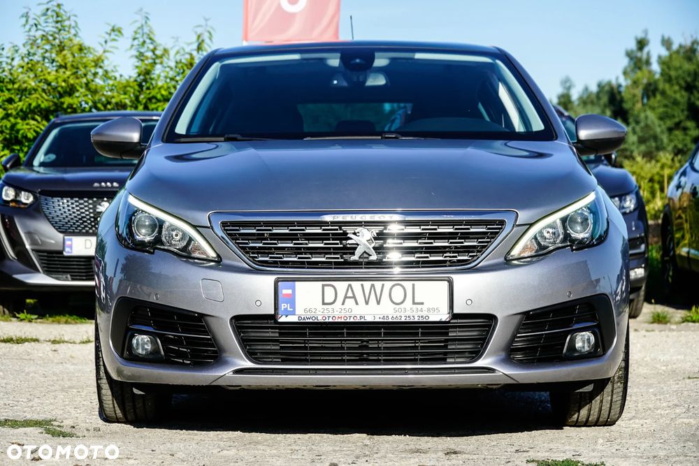 Peugeot 308 - 8