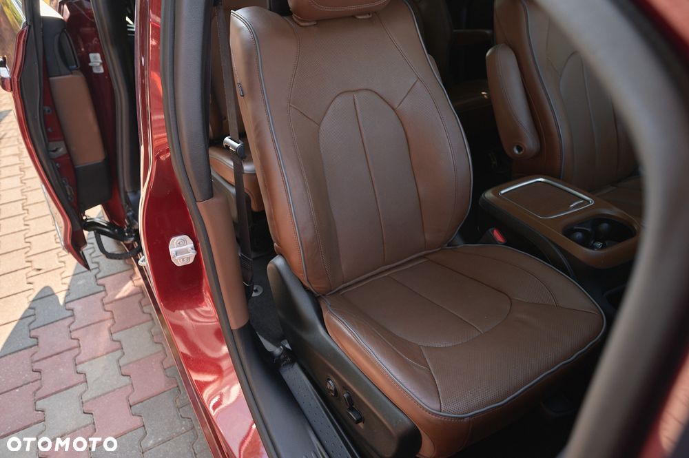 Chrysler Pacifica - 26