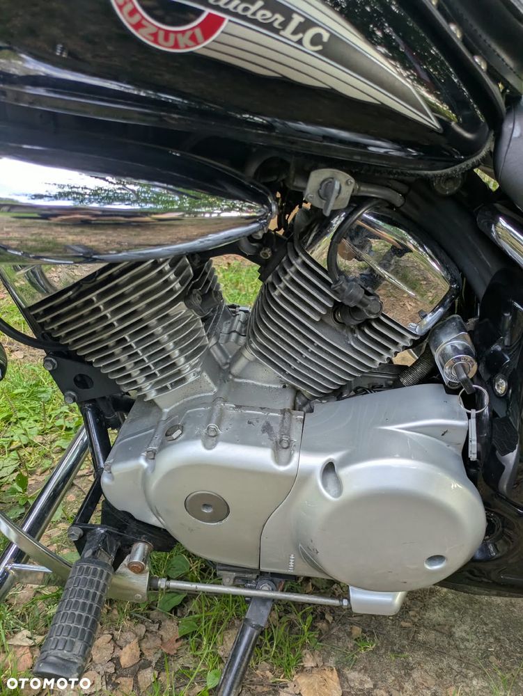 Suzuki Intruder - 12