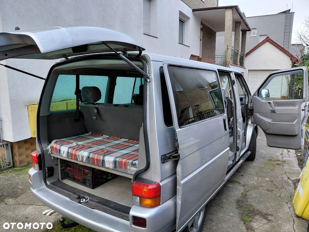 Volkswagen Multivan - 10