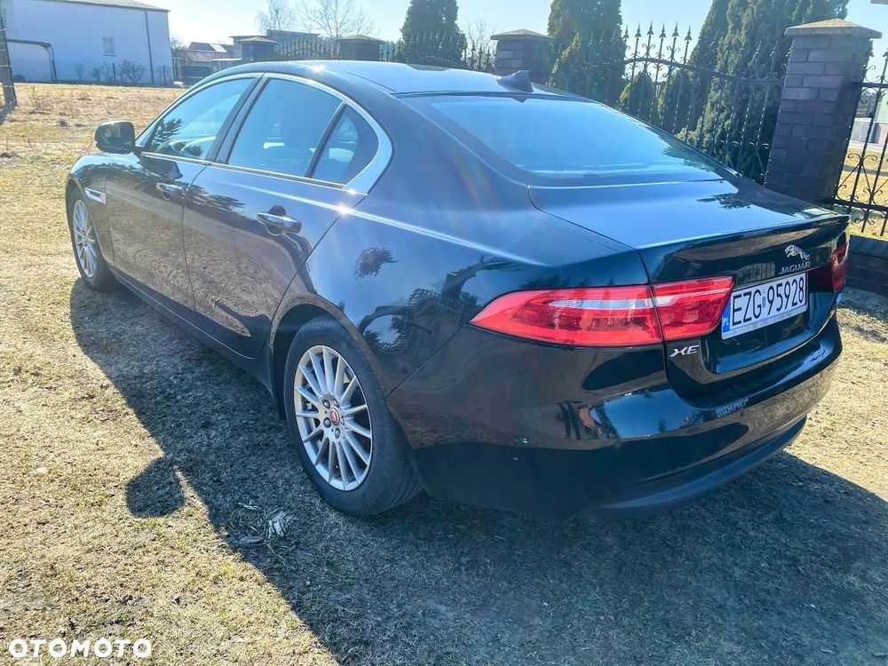 Jaguar XE - 9