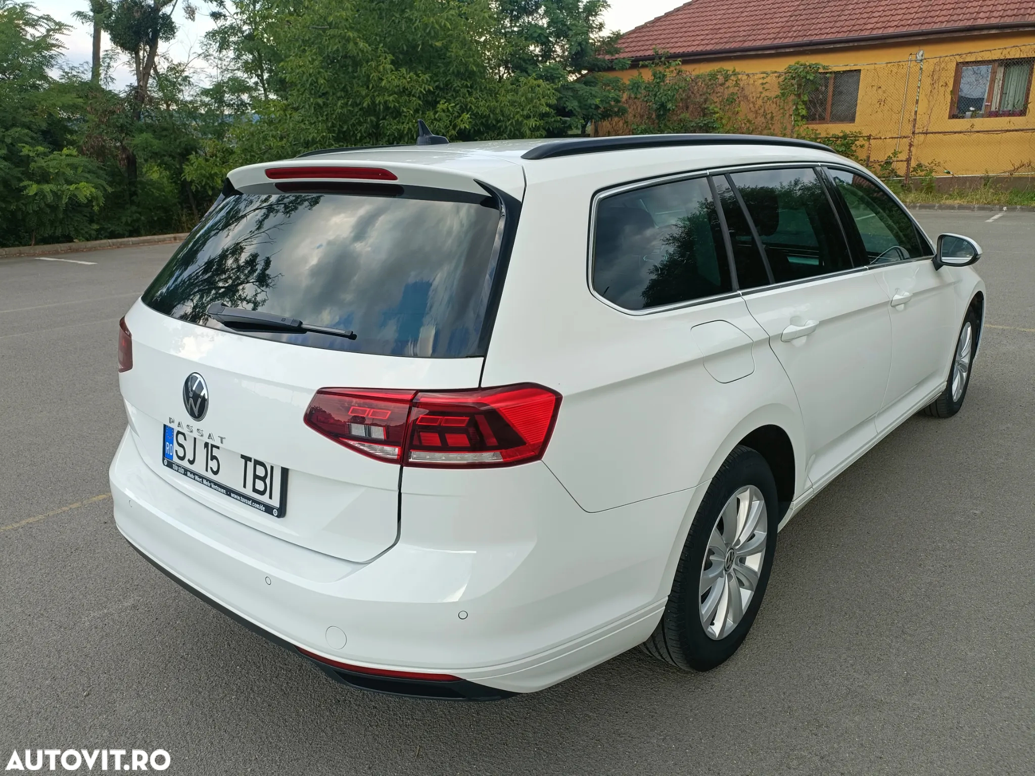 Volkswagen Passat Variant 2.0 TDI SCR DSG Business - 4