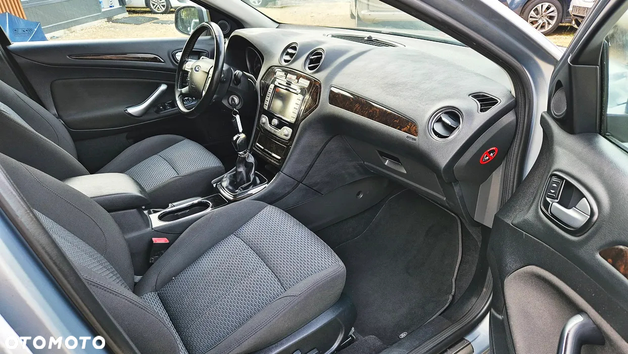Ford Mondeo - 35