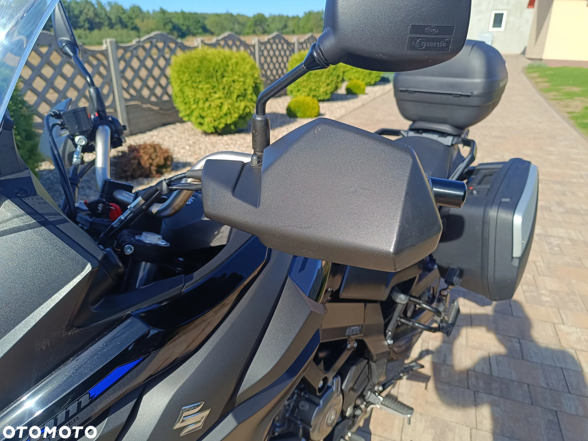 Suzuki V-STROM - 12