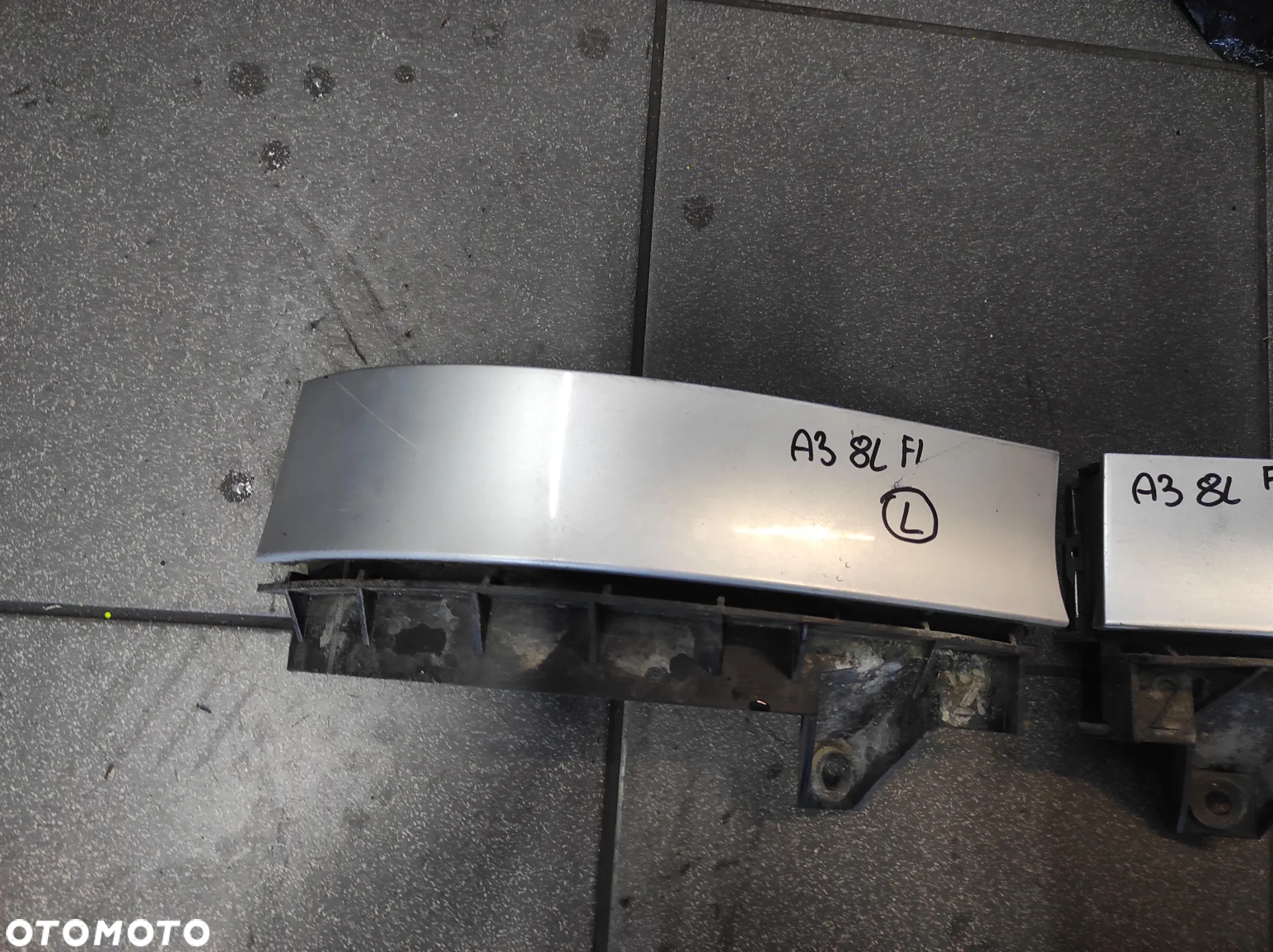 LISTWY POD LAMPY A3 8L LIFT LY7W 8L0 - 3