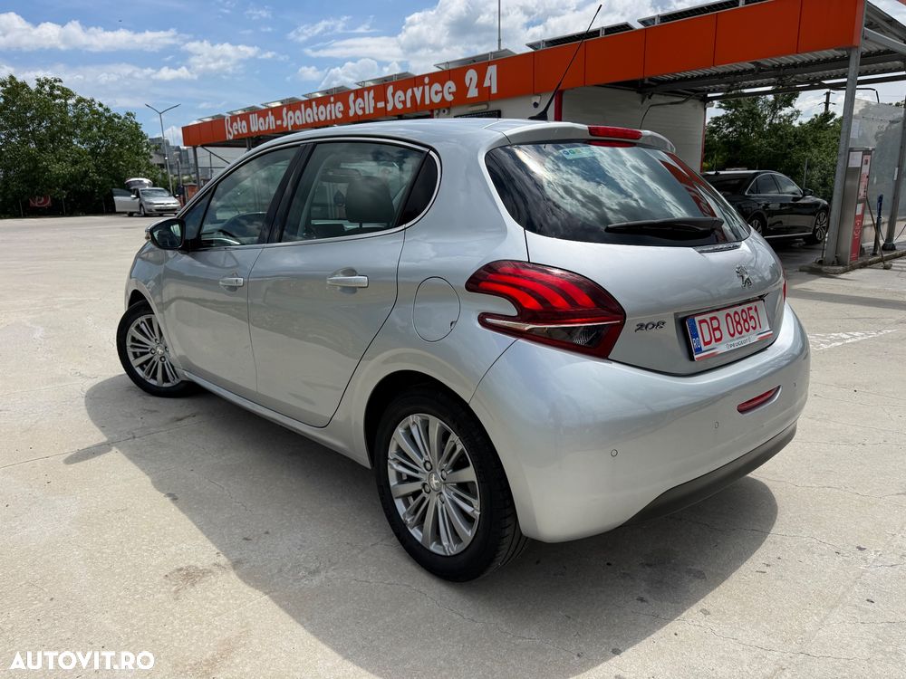Peugeot 208 1.2 L PureTech Turbo S&S EAT6 Allure - 3