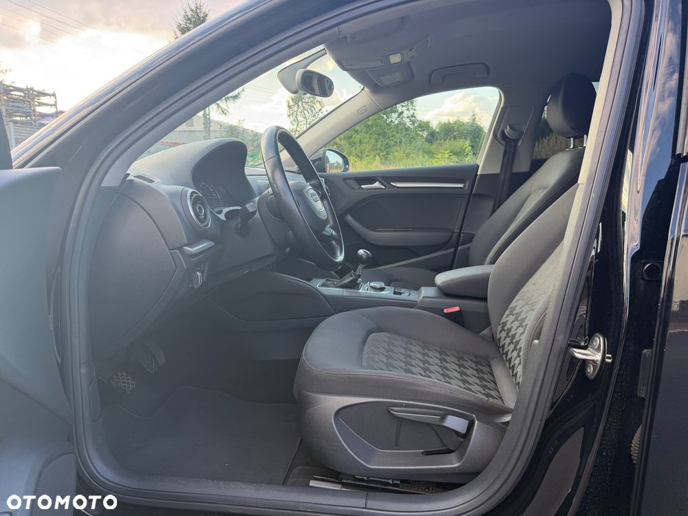 Audi A3 Sportback 1.4 TFSI Ambiente - 17