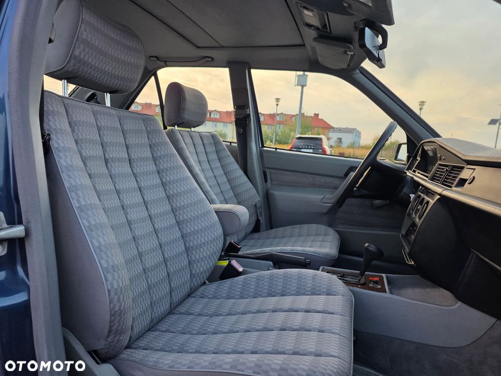Mercedes-Benz W201 (190) - 16