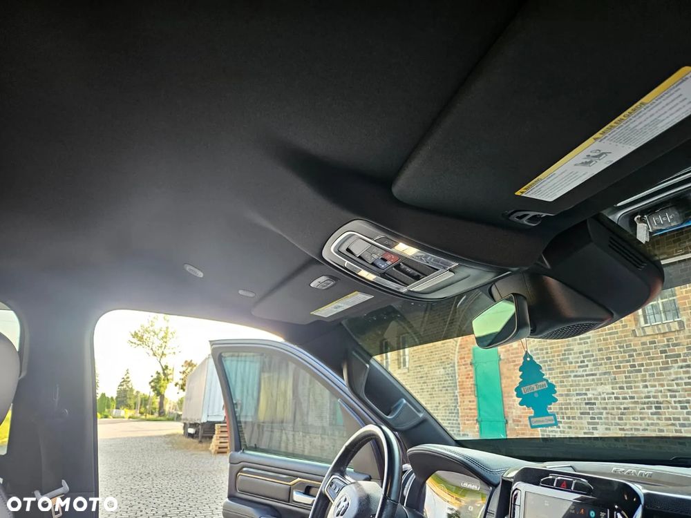 RAM 1500 Crew Cab Sport - 36