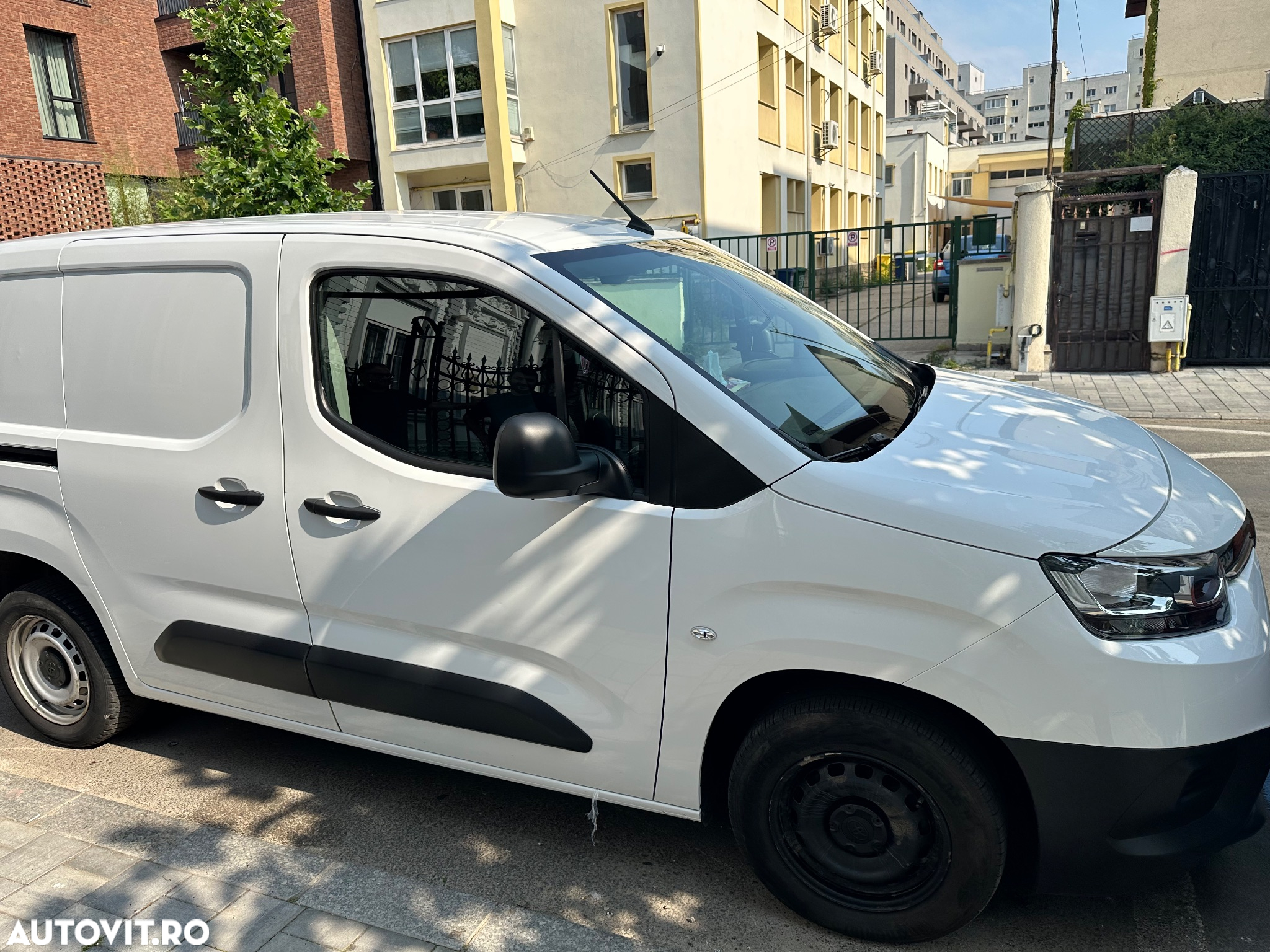 Toyota Proace Verso 1.5 D-4D 102CP 8+1 Base Compact - 2