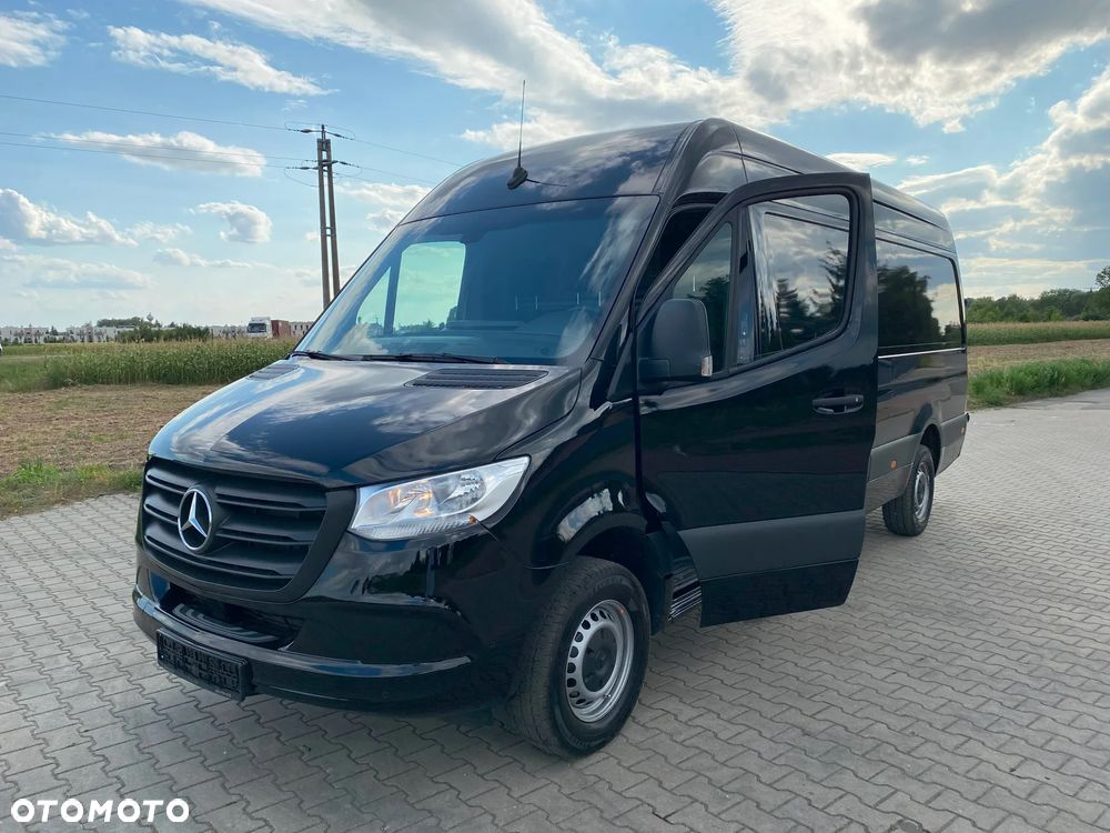 Mercedes-Benz Sprinter - 2
