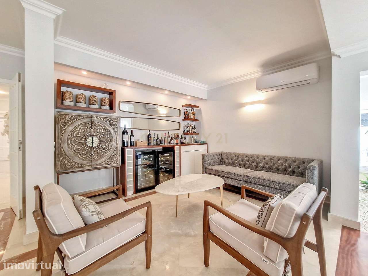 Casa de Luxo em Cascais: Desfrute da Vida em Alto Padrão com 5 Suítes - Grande imagem: 3/22