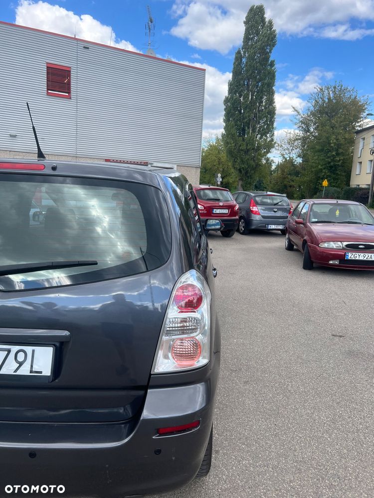 Toyota Corolla Verso 1.8 Premium + 7os MM - 3