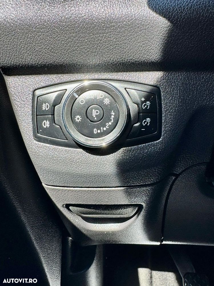 Ford Tourneo Courier 1.6 TDCi City - 33