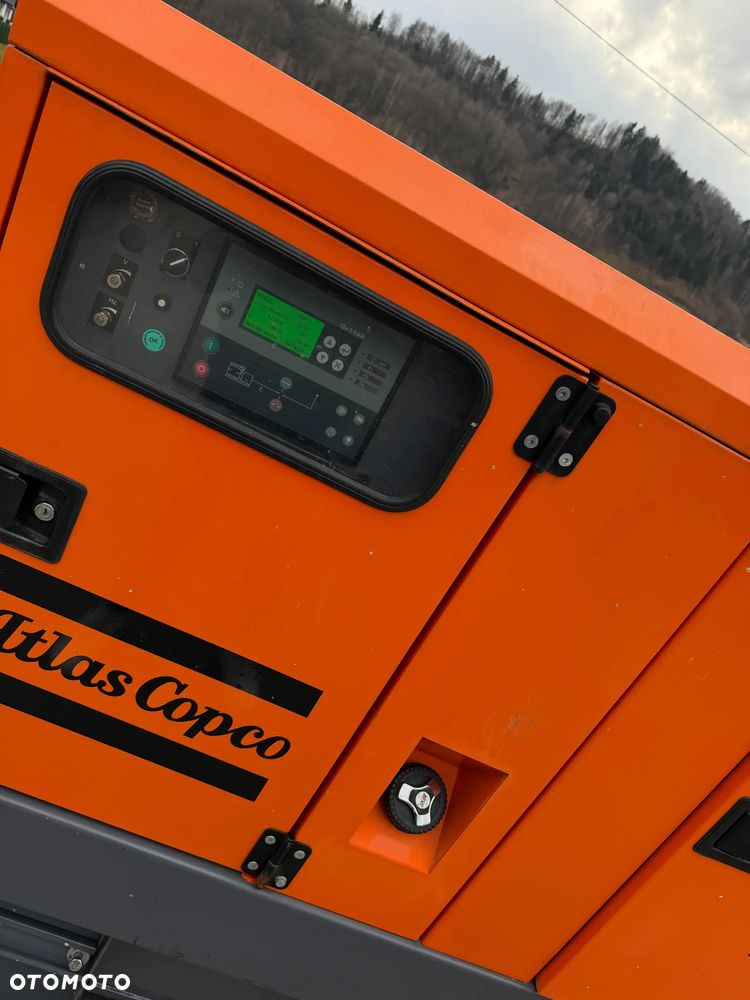 Atlas Copco QAS 60 ST3 Agregat Prądotwórczy Wyciszony GENERATOR 60 KW 2018r. JAK NOWY z Norwegii 5474 mtg Silnik PERKINS 4 cylindry. Prądnica Leroy-Somer. Maszyna działa wzorowo! Nie posiada ani deka zniszczeń! Pochodzi z Upadłośći Norweskiej. Okazja pełny ORYGINAŁ. Maszyna po serwisach w autoryzowanym oddziale. Kolejny serwis dopiero za 2 tysiące mtg. Agregat Gotowy do pracy!! - 23
