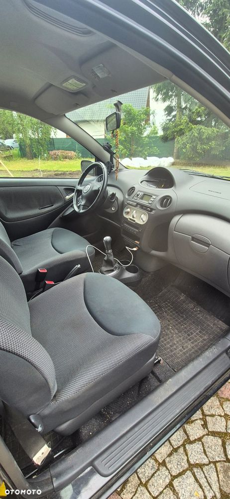 Toyota Yaris 1.0 Base - 11
