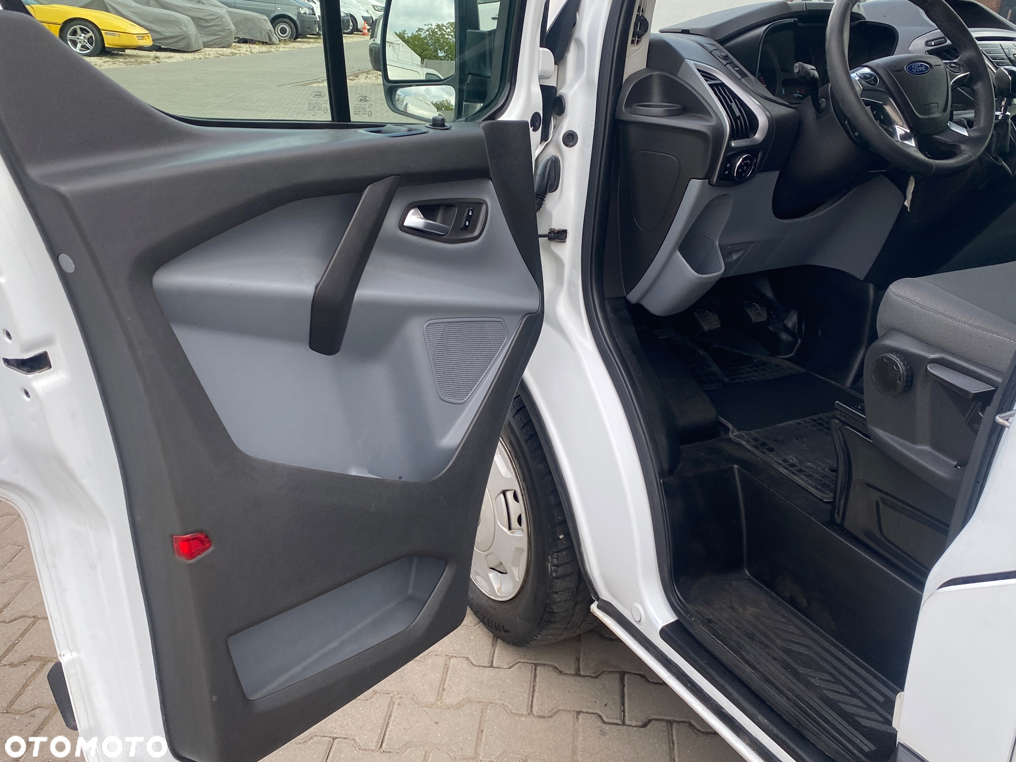 Ford TRANSIT CUSTOM - 10