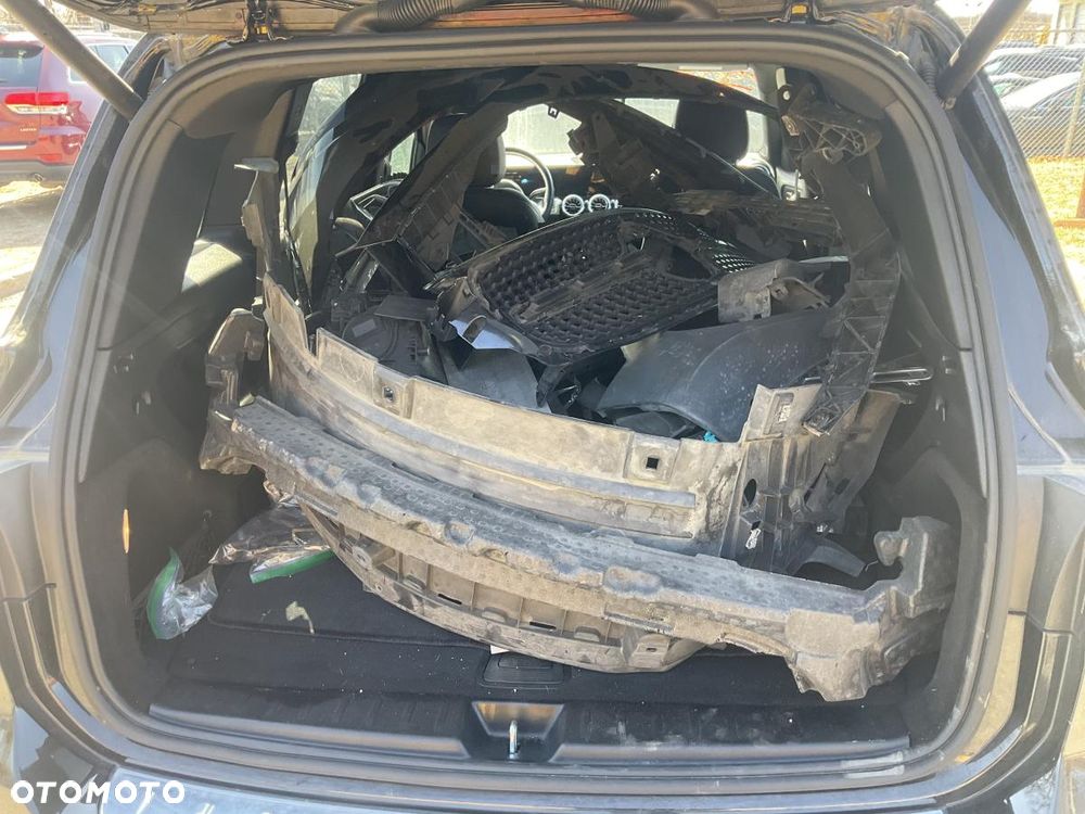 Mercedes-Benz GLB - 9