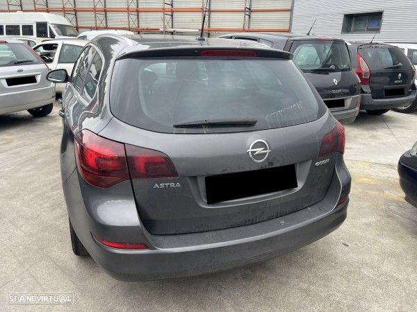 Para Peças Opel Astra J Sports Tourer (P10) - 3