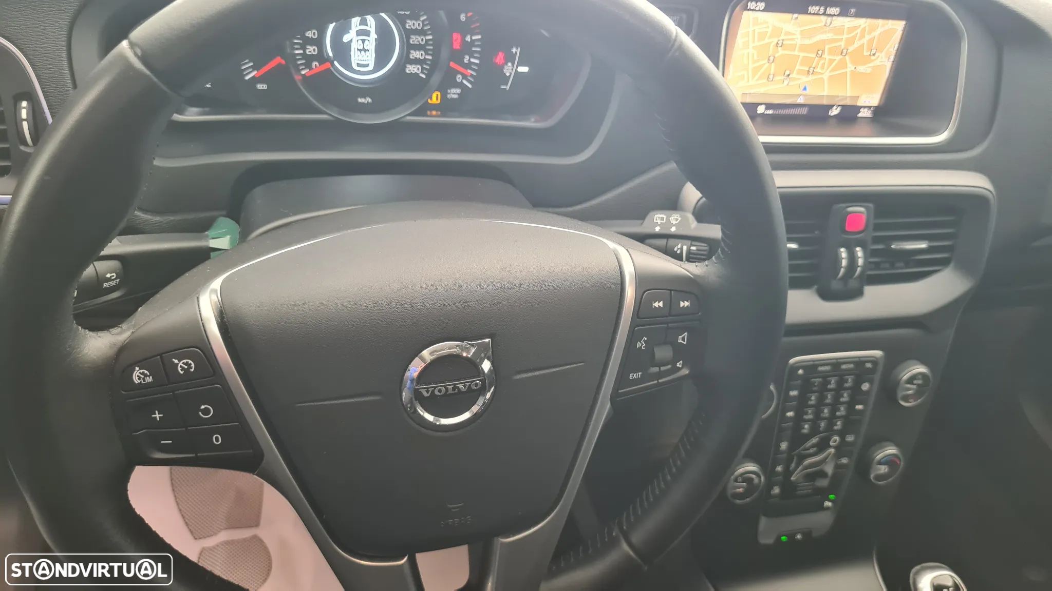 Volvo V40 2.0 D3 Momentum - 25