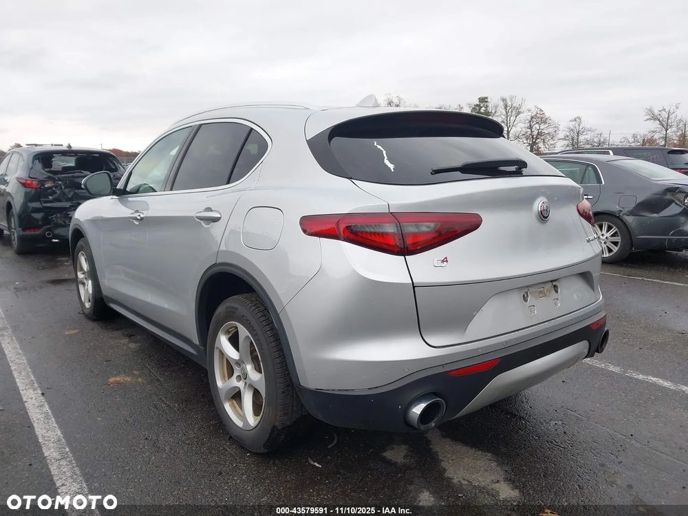 Alfa Romeo Stelvio - 10