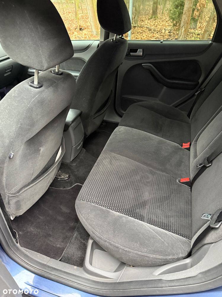 Ford Focus 2.0 Ghia - 11