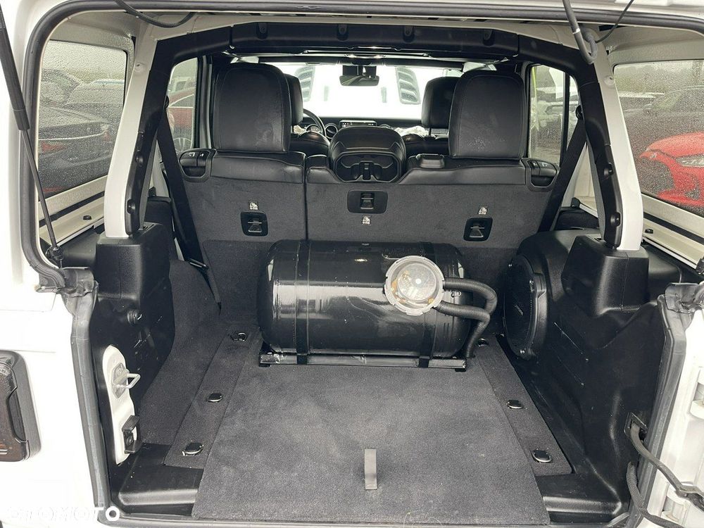 Jeep Wrangler - 4