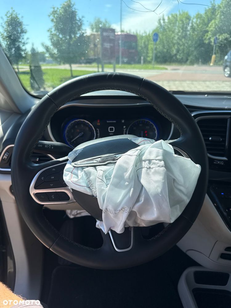 Chrysler Pacifica - 38