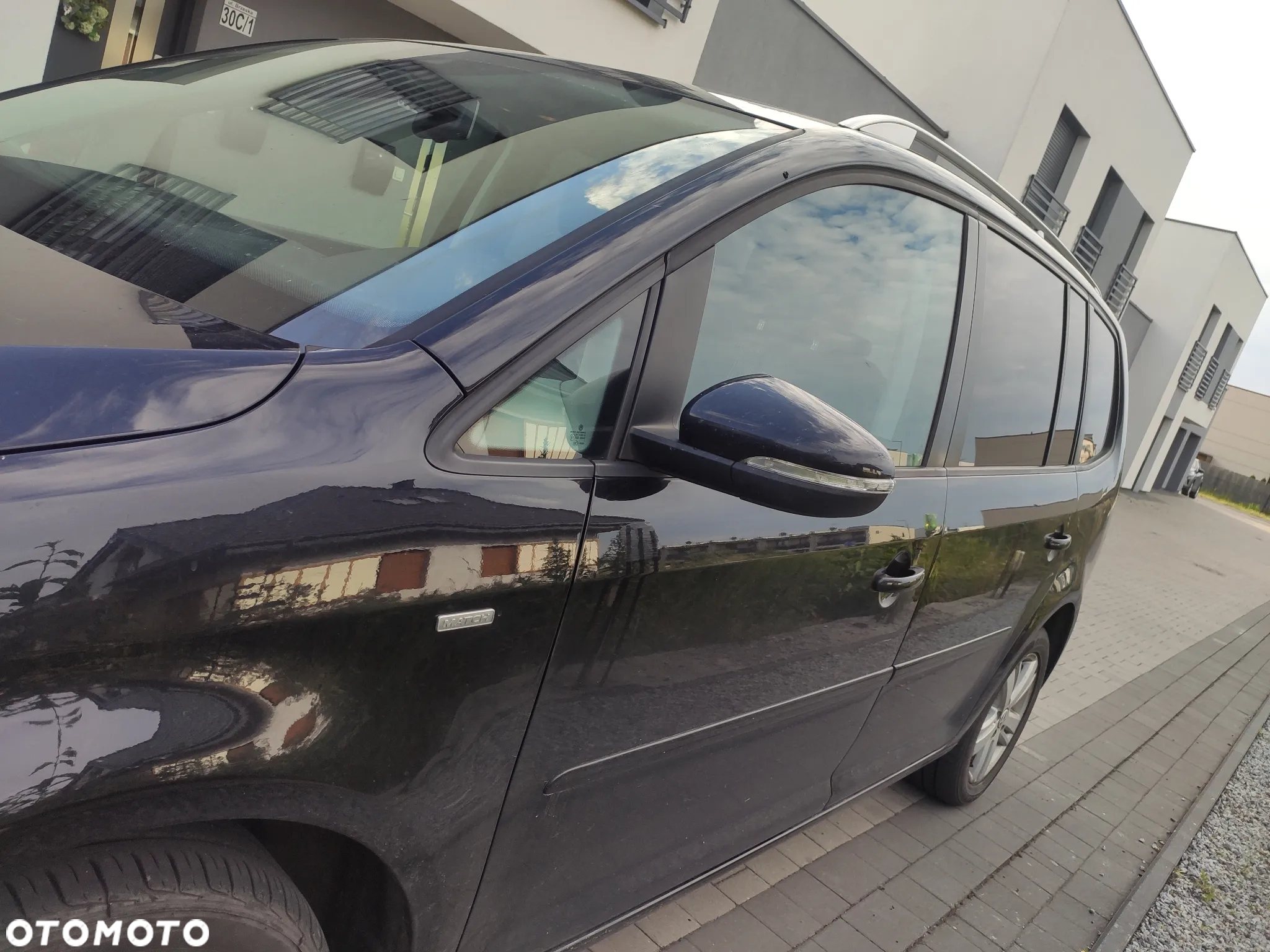 Volkswagen Touran 2.0 TDI DPF BlueMotion Technology DSG MATCH - 9
