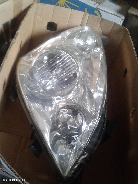 Lampa Toyota Corolla Verso 06-08r, Lift ,prawy przód - 1