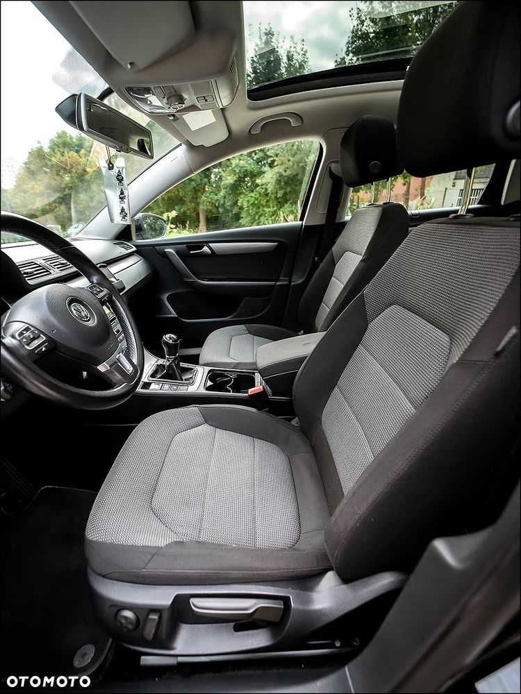 Volkswagen Passat - 35