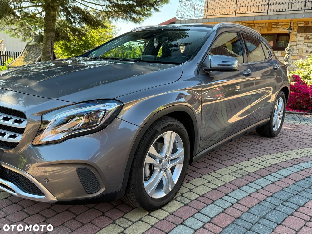 Mercedes-Benz GLA 180 UrbanStyle Edition - 4