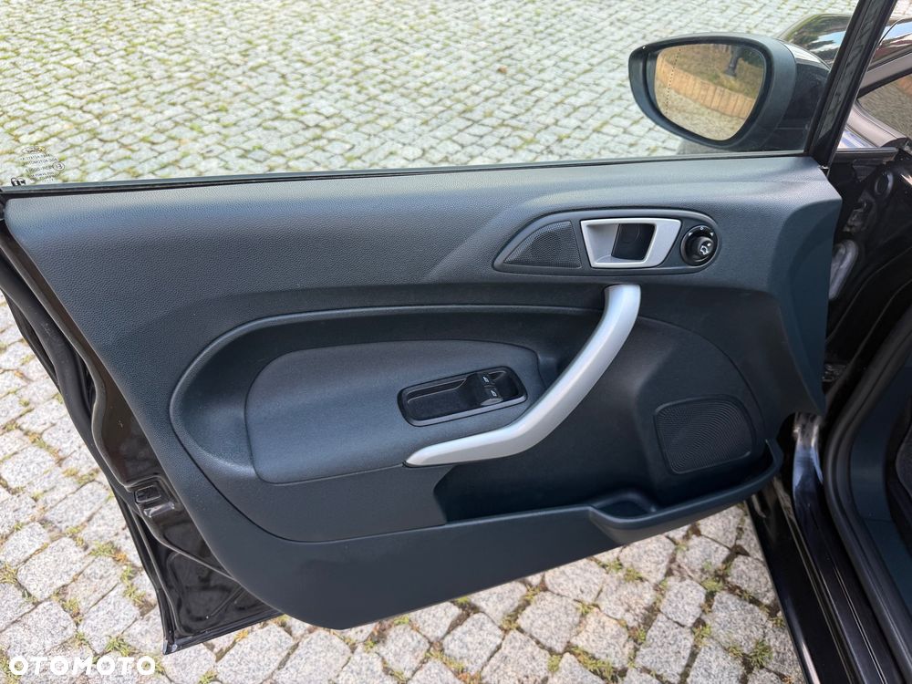 Ford Fiesta 1.25 Champions Edition - 38